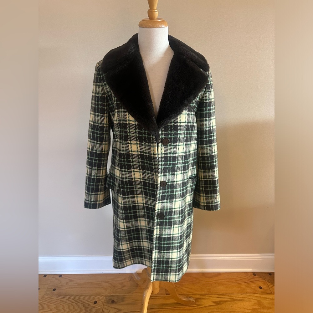 Adorable vintage Wool overcoat